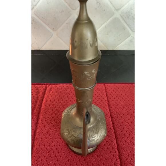 Vintage Etched Brass Aftaba Pitcher Ewer with Hinged Lid / Handle India - Picture 5 of 7